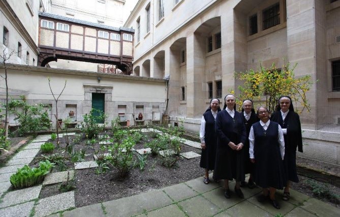 Pourquoi des religieuses ayant fait un vœu surveillaient-elles des braqueuses ayant parfois fait des aveux ?